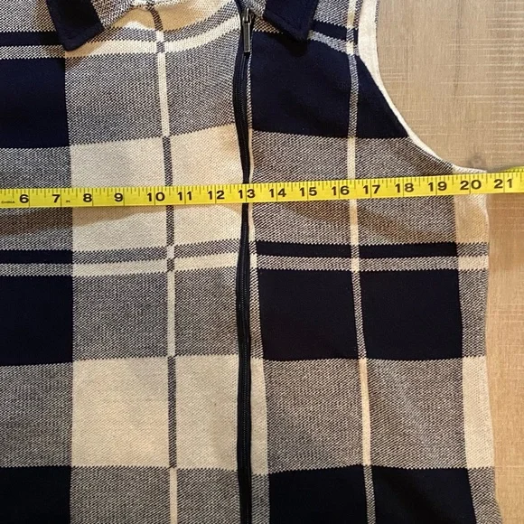 Chaps Women’s Zip Closure Vest - Picture 4 of 5